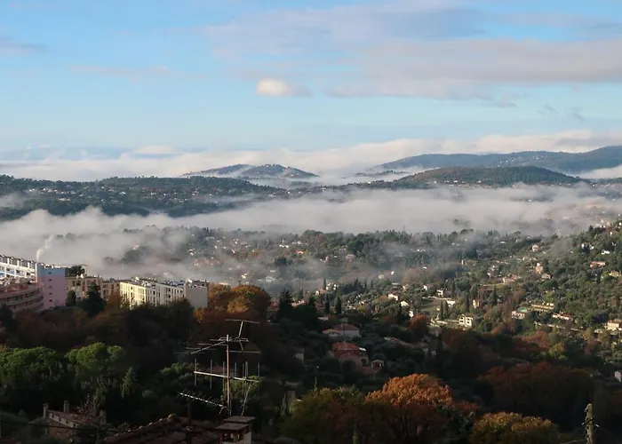Appartement Spacieux Et Chaleureux A Grasse