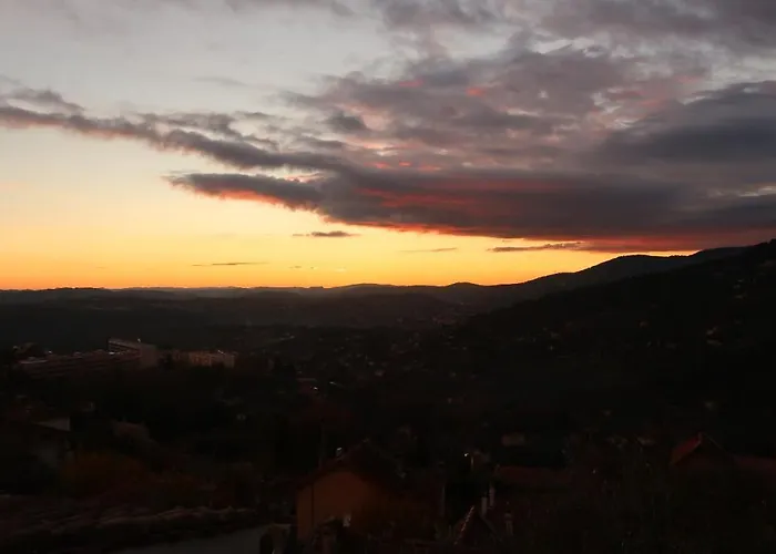 Appartement Spacieux Et Chaleureux A Grasse
